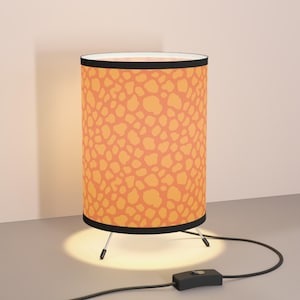 Retro Tripod Lamp: High-Res Print Shade, Warm Modern Lighting