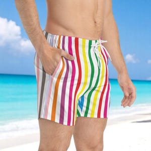 Bañador de rayas de colores: ropa de playa divertida para el verano