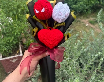 Spider-Man häkeln Tulpenstrauß: Geeky Superheld Blumengeschenk