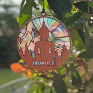 Namaste Suncatcher für Upcycled CDs - Umweltfreundliche Laser Cut Dateien für Cricut, Glowforge, Silhouette, CNC | Digitaler Download