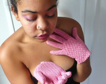 Vintage 1960's Crochet Pink Gloves