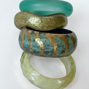 Green Y2K Acrylic Mixed Material Bangles Set Stack of 4 Gold Glitter Plastic Hand Painted