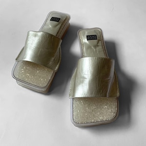 Amazing Unusual 90s Anne Klein Bead Filled Square Toe Platform Slide Size 7 Made in Italy Minimalist Vintage Silver Leather Sandal