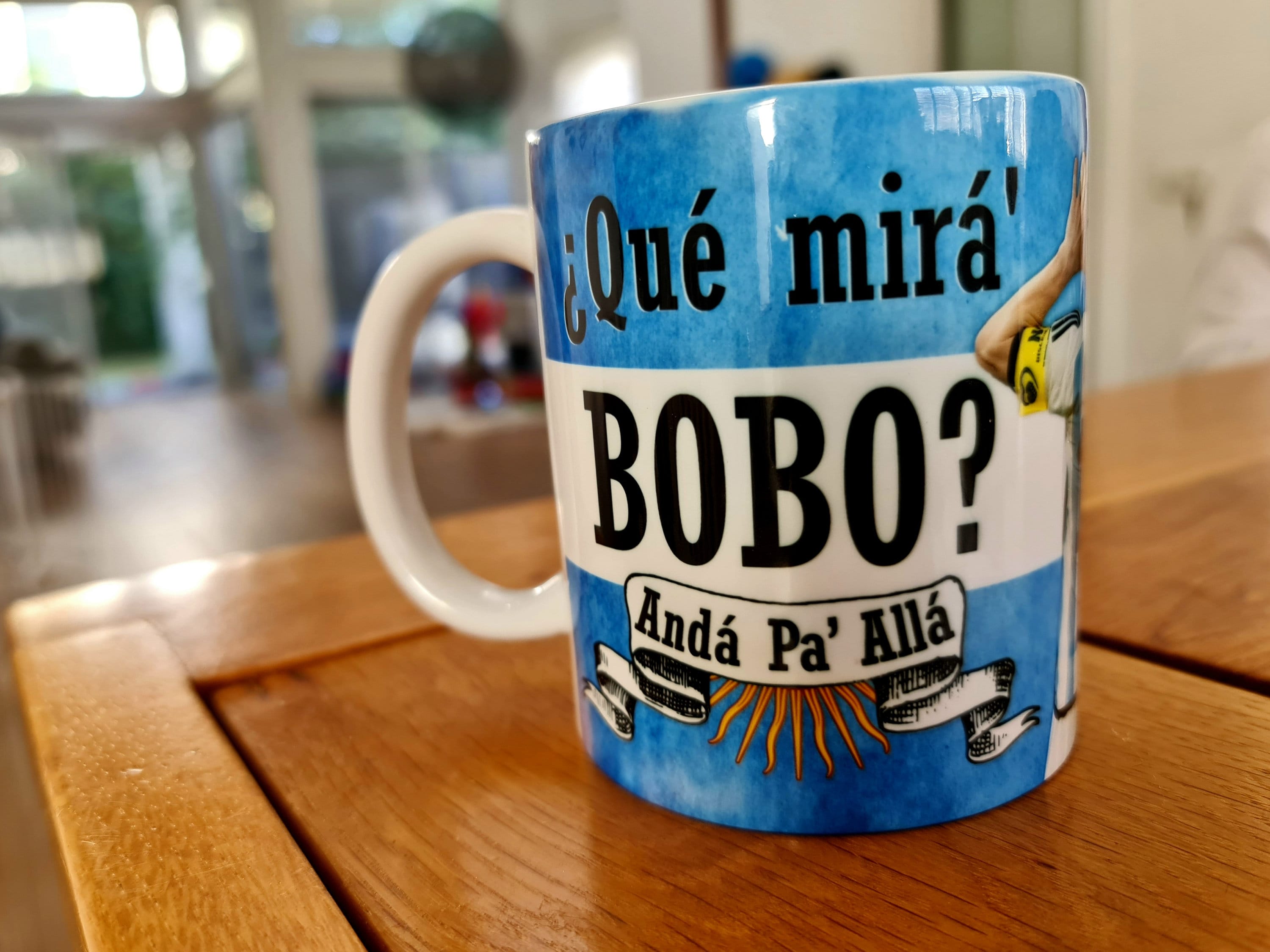 Que Mira' Bobo? mug - Anda Pa' Alla - Coffee Cup - Mondial 2022 World Cup - Argentina Soccer Fan