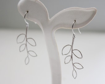 Leaf Earrings. Silver or Gold. Simple Chic. Nature. Botanic Garden. Gift For Her. Everday Wear (SER-04)