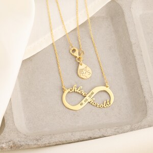 Personligt Infinity Namnhalsband | Anpassade parsmycken i sterlingsilver med datumgravyr