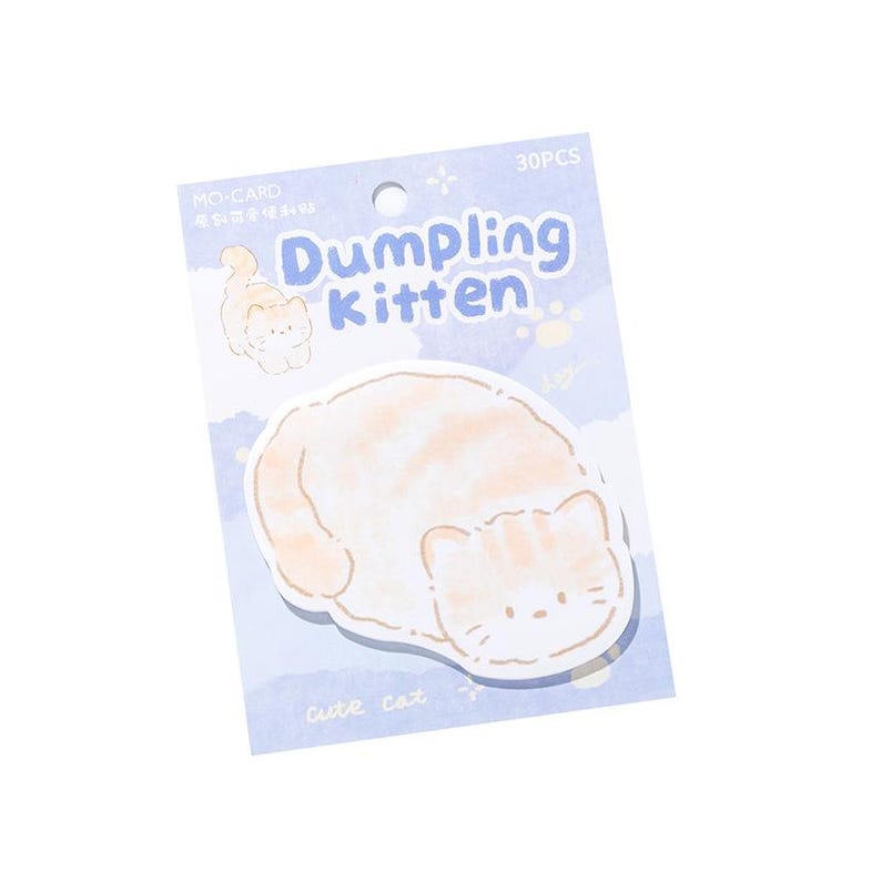 Puede incluir: Un paquete de notas adhesivas "Dumpling Kitten". Las notas tienen forma de gato y presentan una combinaci&oacute;n de colores naranja claro y blanco. El embalaje azul claro incluye el texto "Dumpling Kitten" y "cute cat".