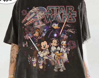 Camiseta Comfort Colors® Retro Mickey y sus amigos para el 4 de julio, camiseta de Star Wars, conjunto para vacaciones familiares de Disney, camiseta gráfica de dibujos animados de ciencia ficción de Disney