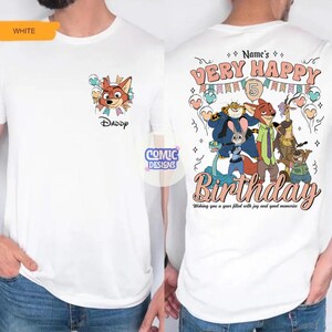 Puede incluir: Camiseta blanca con un dibujo de un zorro de dibujos animados y la palabra "Daddy" en la parte delantera. La parte trasera presenta un dise&ntilde;o de "Muy Feliz Cumplea&ntilde;os" con personajes de dibujos animados y el texto "Wishing you a year filled with joy and good memories."