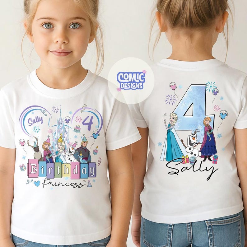 K&ouml;nnte beinhalten: Wei&szlig;es T-Shirt mit einem farbenfrohen Geburtstagsdesign. Das vordere Design enth&auml;lt den Namen "Sally", die Zahl "4" und Charaktere aus einem beliebten Animationsfilm. Auf der R&uuml;ckseite des Shirts stehen ebenfalls die Zahl "4" und der Name "Sally".