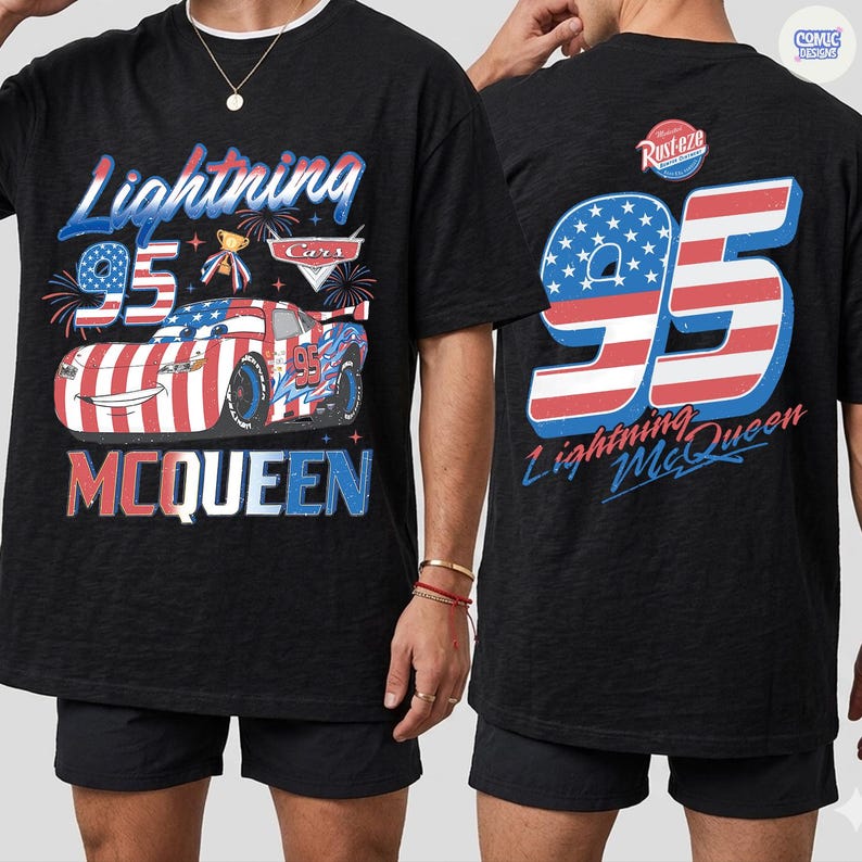Puede incluir: Camiseta negra con un dise&ntilde;o de Rayo McQueen de la pel&iacute;cula Cars. El dise&ntilde;o incluye el n&uacute;mero 95, las palabras "Lightning McQueen" y los colores rojo, blanco y azul. La parte trasera de la camiseta tambi&eacute;n presenta el n&uacute;mero 95.