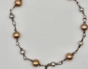 Freshwater pearls bracelet.