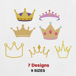 Könnte beinhalten: Das Bild zeigt sieben verschiedene Kronen-Designs in Gold, Rosa und Lila. Der Text darunter lautet "7 Designs" und "9 Sizes". Die Kronen sind wahrscheinlich für Stickereien oder digitales Design gedacht.