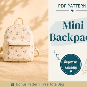 Peut inclure: Un mini sac à dos en velours côtelé crème avec un petit motif floral bleu, une poignée supérieure et une poche frontale zippée. Le texte indique PDF PATTERN, Mini Backpack, Beginner Friendly et Bonus Pattern: Free Tote Bag.