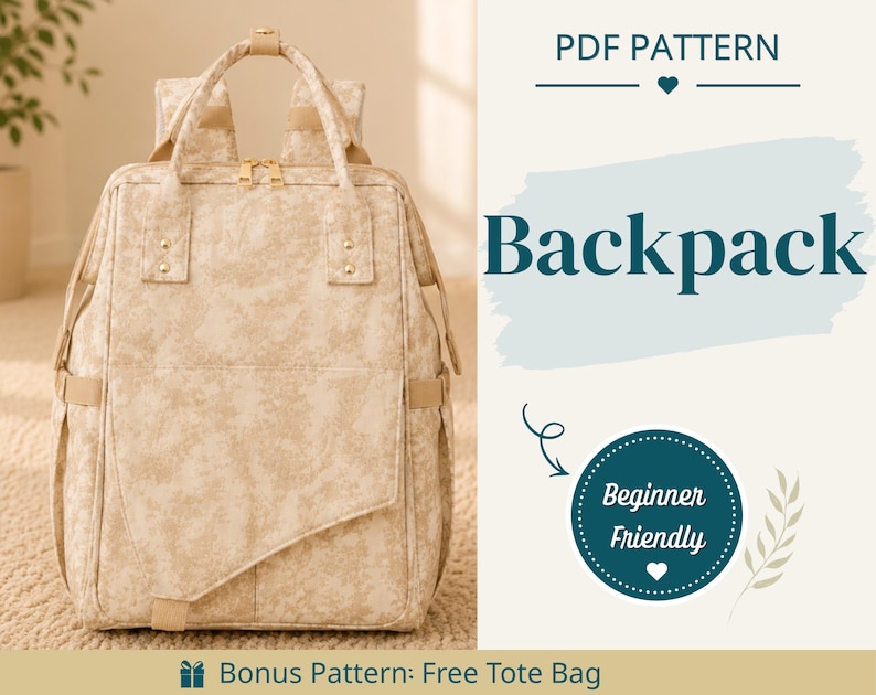 Peut inclure: Un sac &agrave; dos beige au motif marbr&eacute;, dot&eacute; de poign&eacute;es sup&eacute;rieures, de fermetures &eacute;clair dor&eacute;es et d'une poche avant. Le texte indique PDF PATTERN, Backpack, Beginner Friendly, et Bonus Pattern: Free Tote Bag, avec des c&oelig;urs et des feuilles.