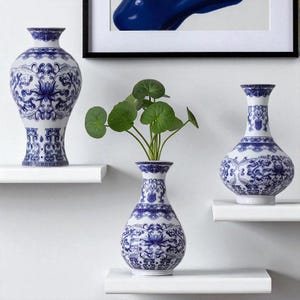 Ceramic Wall Vase for Indoor Plants – Blue & White Hanging Planter, Vintage-Style Wall Art for Flowers, Unique Gift for Plant Lovers