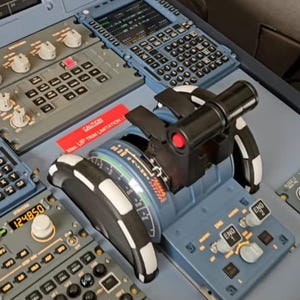 3DプリントされたThrustmaster/WinWingダミースロットルトリムホイールとインジケーター