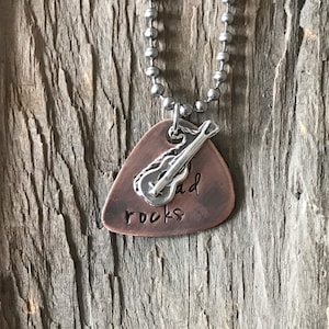 Collana con plettro per chitarra di mio padre in rame antico, ottone o acciaio inossidabile con ciondolo per chitarra in argento sterling 925. Regali musicali per papà. immagine 5