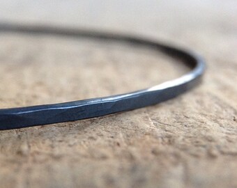 Black Stackable Bangle, Black Hammered Bangle, Gift For Her, Stacking Bracelet, Boho Bracelet, Bohemian Jewelry, SEMI-PERMANENT FINISH