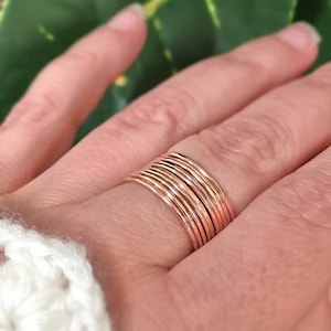 Set von 10 ultra dünnen Rosegold Ringe, 14k Gold Filled Ringe, dünne Ringe, Ringstapel, Stapelringe, Boho Ring Set