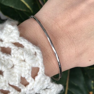 Thick hammered bangle bracelet for women. 925 sterling silver bangle. Stackable bangle.