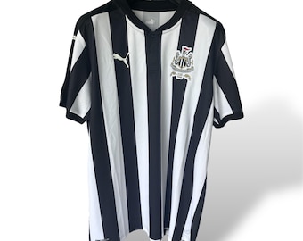 Newcastle United 2017/18 Home Kit & Exclusive Gift Pack - Used (XL)