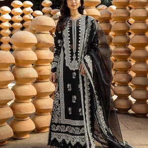 Östliche Kleider , Braut- und formelle Outfits, Shalwar Kameez , Lehenga Choli , Maxi, Kleid, Gehrock, bestickter Anzug, Designerkleidung