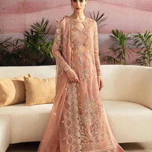 Elegantes Pfirsichfarbenes pakistanisches Designerkleid - östliche Braut- & Abendkleidung: Shalwar Kameez, Lehenga Choli, Maxi, Kleid, Gehrock