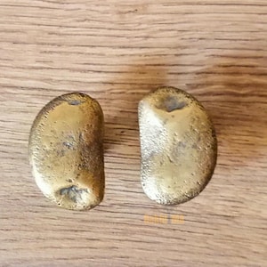 solid brass knobs, each featuring a beautifully unique organic texture. These knobs boast an artisanal, sculptural design that brings a touch of character and charm to modern kitchens, custom furniture, and stylish cabinetry. Crafted from high-quality solid brass, they’re not just built to last; they also add a luxurious feel with their natural golden patina.

brass door handle,
handcrafted handle,
cabinet pull,
solid brass knob,
decorative handle,
antique hardware,
cabinet handle,