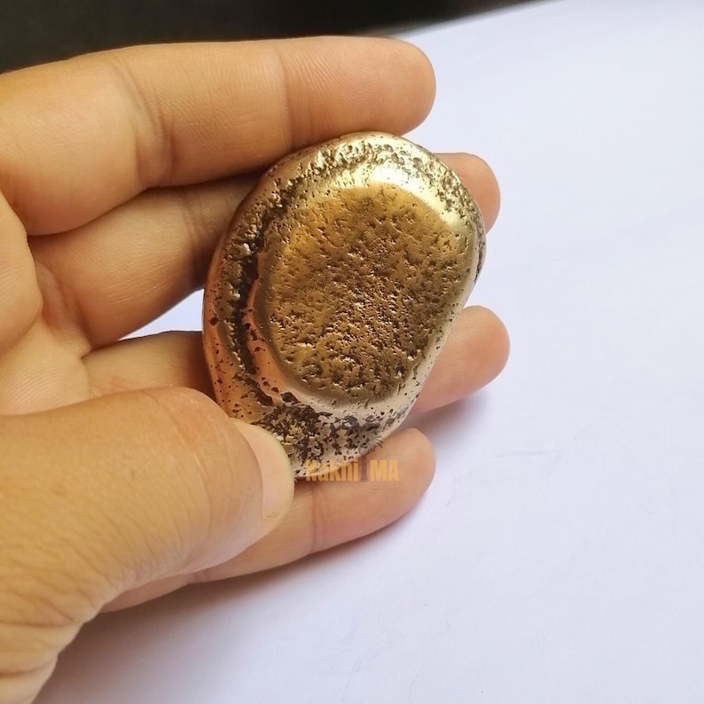 solid brass cabinet knobs, whose earthy, tactile look pays homage to nature's beauty of imperfection. Hand-cast and hand-finished , every piece emerges as a one-of-a-kind sculptural object that is rich with character and antique brass glow.

Brass Handle,
Textured Handle,
Brass Hardware,
Modern Cabinet,
Handmade Handle,
Antique Brass,
Furniture Hardware,
Natural Handle,
Artisan Brass Handle,
Solid Brass Handle,
Kitchen Handle,
Wardrobe Pull Handle,
Brass Knob,