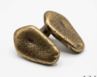 Conjunto de 2 puxadores de armário de latão artesanais inspirados em pedra de rio