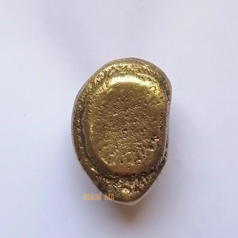 solid brass cabinet knobs, whose earthy, tactile look pays homage to nature's beauty of imperfection. Hand-cast and hand-finished , every piece emerges as a one-of-a-kind sculptural object that is rich with character and antique brass glow.

Brass Handle,
Textured Handle,
Brass Hardware,
Modern Cabinet,
Handmade Handle,
Antique Brass,
Furniture Hardware,
Natural Handle,
Artisan Brass Handle,
Solid Brass Handle,
Kitchen Handle,
Wardrobe Pull Handle,
Brass Knob,