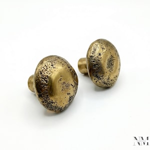 Conjunto de 2 puxadores de armário de latão maciço com design texturizado orgânico imagem 9