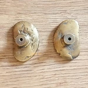 solid brass knobs, each featuring a beautifully unique organic texture. These knobs boast an artisanal, sculptural design that brings a touch of character and charm to modern kitchens, custom furniture, and stylish cabinetry. Crafted from high-quality solid brass, they’re not just built to last; they also add a luxurious feel with their natural golden patina.

brass door handle,
handcrafted handle,
cabinet pull,
solid brass knob,
decorative handle,
antique hardware,
cabinet handle,