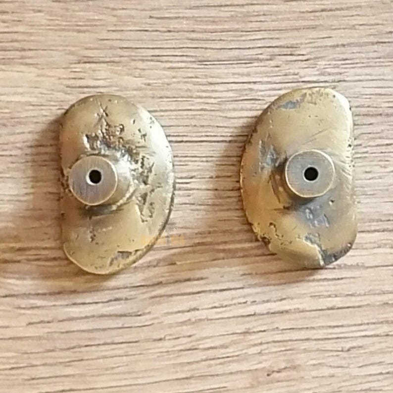 solid brass knobs, each featuring a beautifully unique organic texture. These knobs boast an artisanal, sculptural design that brings a touch of character and charm to modern kitchens, custom furniture, and stylish cabinetry. Crafted from high-quality solid brass, they’re not just built to last; they also add a luxurious feel with their natural golden patina.

brass door handle,
handcrafted handle,
cabinet pull,
solid brass knob,
decorative handle,
antique hardware,
cabinet handle,