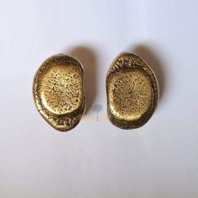 solid brass cabinet knobs, whose earthy, tactile look pays homage to nature's beauty of imperfection. Hand-cast and hand-finished , every piece emerges as a one-of-a-kind sculptural object that is rich with character and antique brass glow.

Brass Handle,
Textured Handle,
Brass Hardware,
Modern Cabinet,
Handmade Handle,
Antique Brass,
Furniture Hardware,
Natural Handle,
Artisan Brass Handle,
Solid Brass Handle,
Kitchen Handle,
Wardrobe Pull Handle,
Brass Knob,