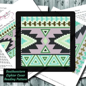 Puede incluir: Un patrón de abalorios para una funda de mechero de estilo suroeste. El patrón se muestra en la pantalla de una tableta e incluye una variedad de colores, como negro, blanco, verde, azul y morado. El patrón se llama "Southwestern Lighter Cover Beading Pattern" y es de More's Beaded Designs.