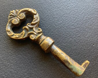 Old Elegant Brass Skeleton Key w Faded Golden Honeycomb Face - DIY Steampunk Gothic Jewelry Pendant Supply