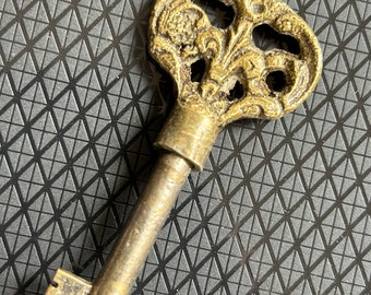 Old Elegant Brass Skeleton Key w Faded Golden Honeycomb Face - DIY Steampunk Gothic Jewelry Pendant Supply