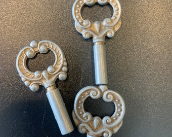 Three Old Winder Keys  - Vintage Lamp Keys - DIY Steampunk Jewelry Assemblage Pendant
