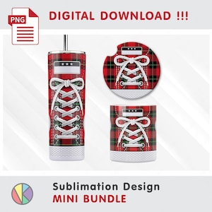 Puede incluir: Un mini paquete de diseño de sublimación con un vaso, un posavasos para coche y un portavelas. Cada artículo tiene un patrón de cuadros rojos, negros y verdes con un diseño de cordones blancos. Las palabras "DIGITAL DOWNLOAD !!!" están en la parte superior.