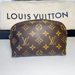 Authentic Louis Vuitton Cosmetics Pouch Accessories Brown Monogram| Pre-Owned | Very Good Condition
