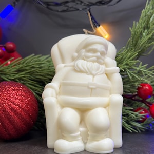 Handmade Sitting Santa Candle – Festive Soy Wax Christmas Candle – Cozy Holiday Décor & Unique Christmas Gift