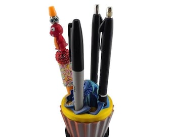 Cupcake Shaped Pen Display – 3D Printed Desk Organizer | Rotating Base | Holds 8 Pens | Teacher Gift, Office Decor