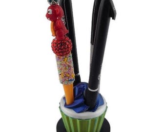 Cupcake Shaped Pen Display – 3D Printed Desk Organizer | Rotating Base | Holds 4 Pens | Teacher Gift, Office Decor
