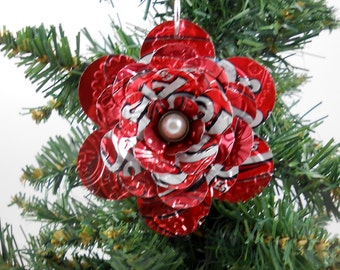 Adorno navideño de flor de Dr. Pepper. Arte con latas de refresco recicladas. Doble cara. Nombre de la tienda: Jillmccp