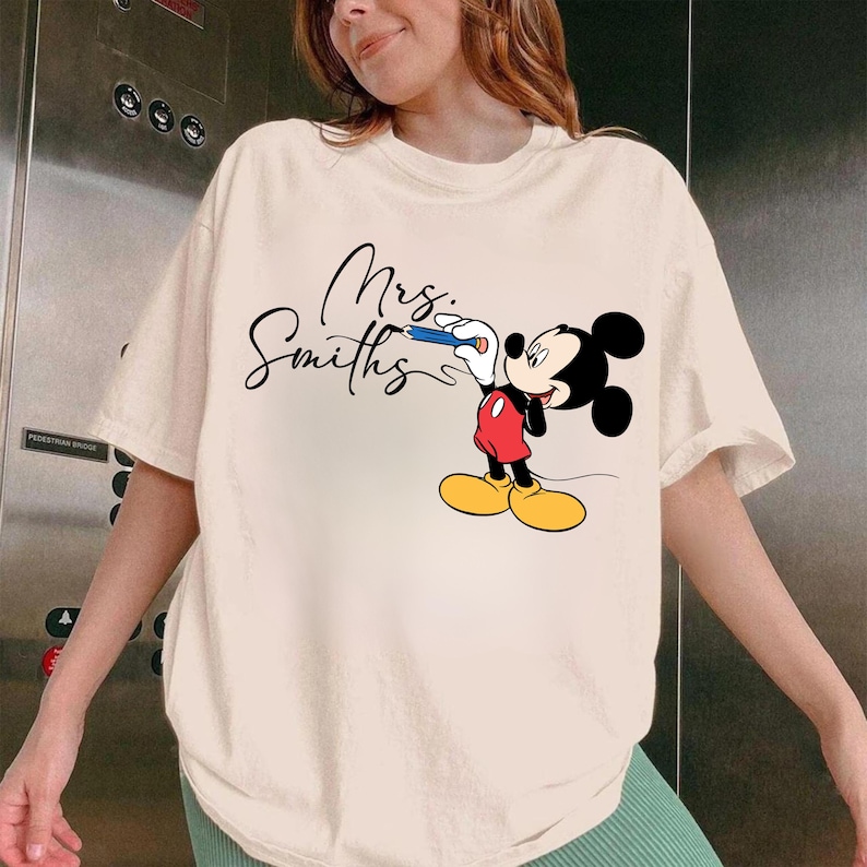 Personalized Mickey Teacher Shirt, Teacher Shirt, Mickey Mouse T-Shirt, Back To School Shirt, Custom Name Gift, Gift For Teacher bild 4