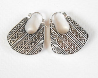 Boucles d’oreilles Sterling Silver Hoop en ornementation de motifs Batik / Boucles d’oreilles en argent faites à la main bijoux femmes cadeau, boucles d’oreilles en argent cerceau