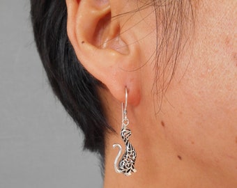 Superbes boucles d'oreilles pendantes chat en argent sterling / Prêtes à être expédiées / Longueur des boucles d'oreilles pendantes en argent sterling 3,7 cm