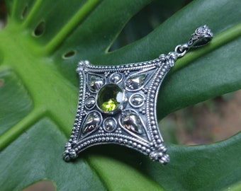 Eleganter Sterling Silber Peridot Anhänger, Silber Anhänger, Handgemachter Silberschmuck, Peridot Edelstein